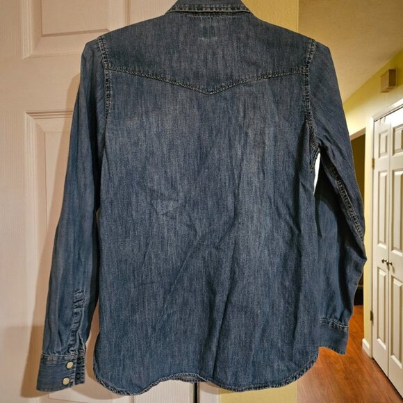 Gap Denim shirt, pearlesque snap closure - Picture 4 of 5
